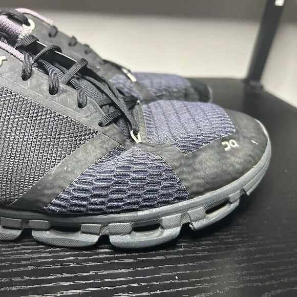 On Cloudflyer Mens Size 10.5 Black Running Shoes Sneakers - Picture 3 of 16